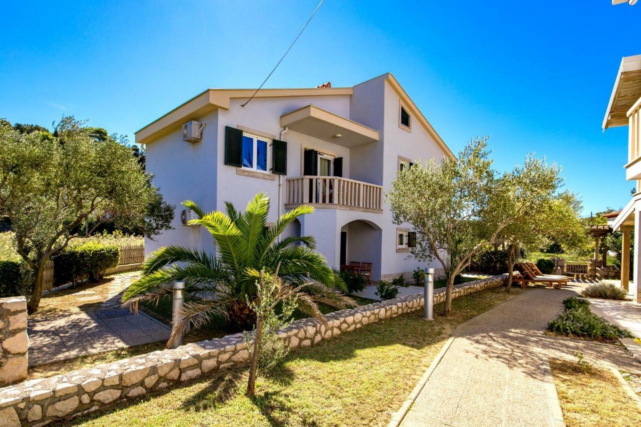 Villas Rab Palit Luaran gambar
